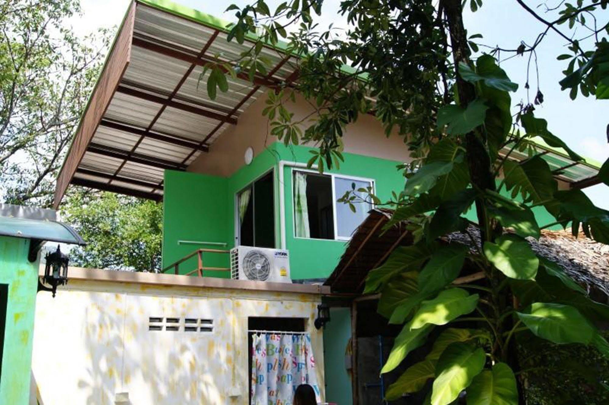 Oyo 1163 Eden Hostel Phuket Exterior photo