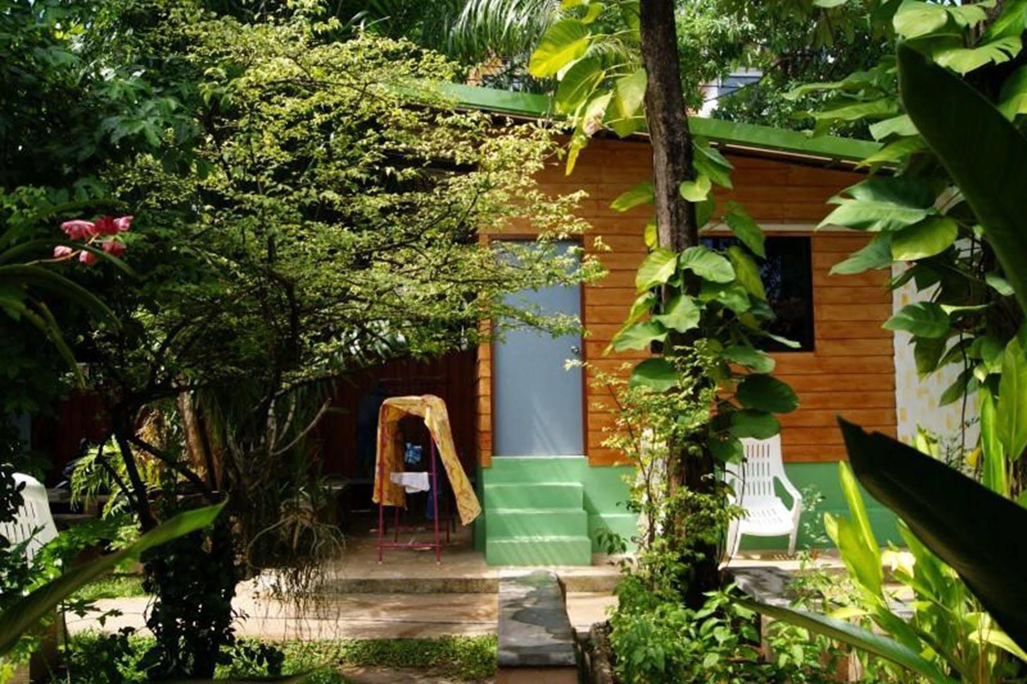 Oyo 1163 Eden Hostel Phuket Exterior photo